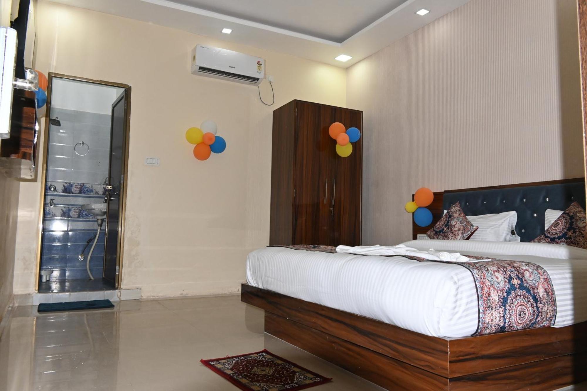 Gk Hotel And Restaurant Varanasi Exterior photo