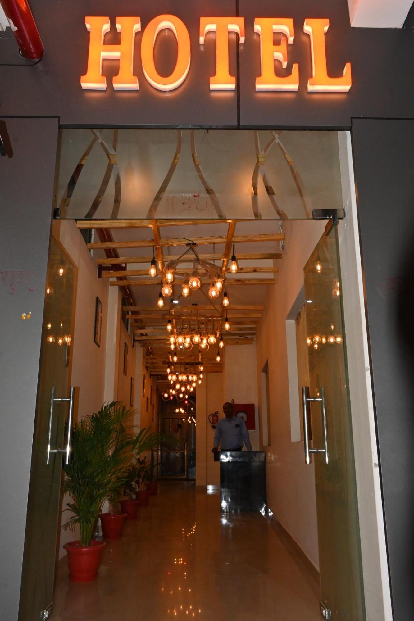 Gk Hotel And Restaurant Varanasi Exterior photo