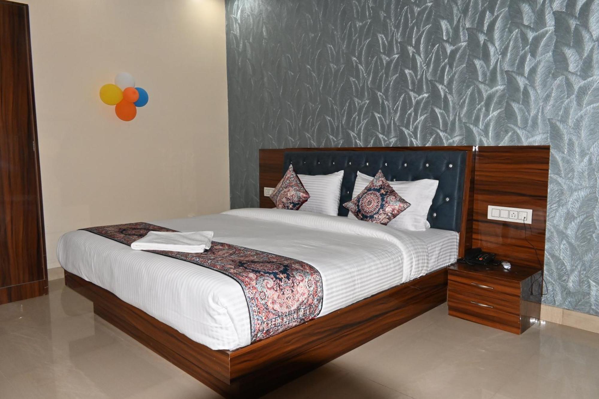 Gk Hotel And Restaurant Varanasi Exterior photo
