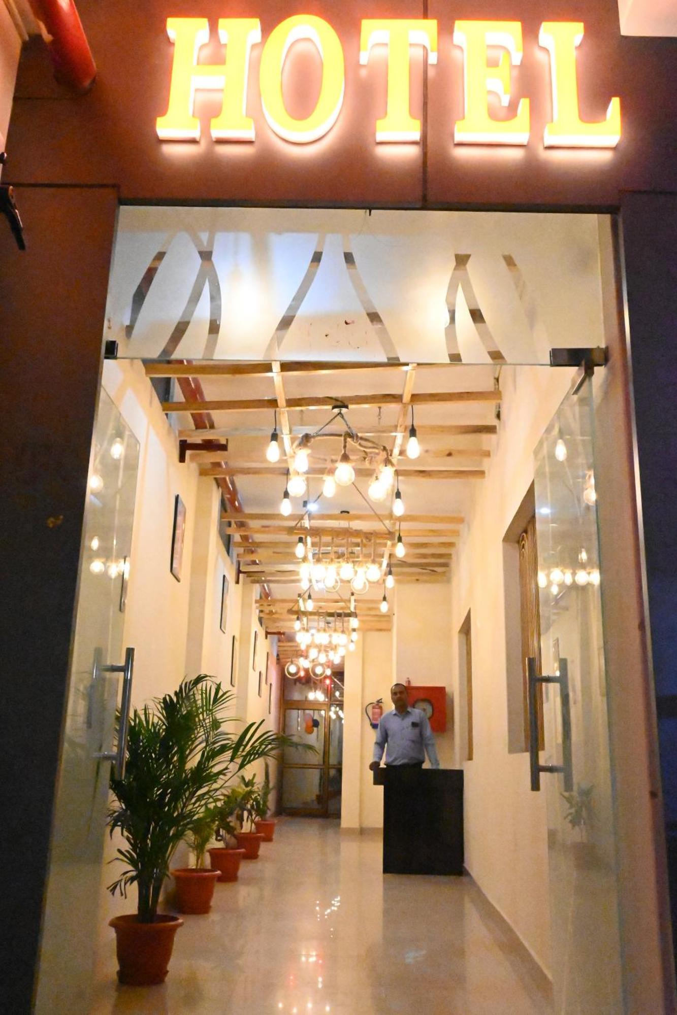 Gk Hotel And Restaurant Varanasi Exterior photo