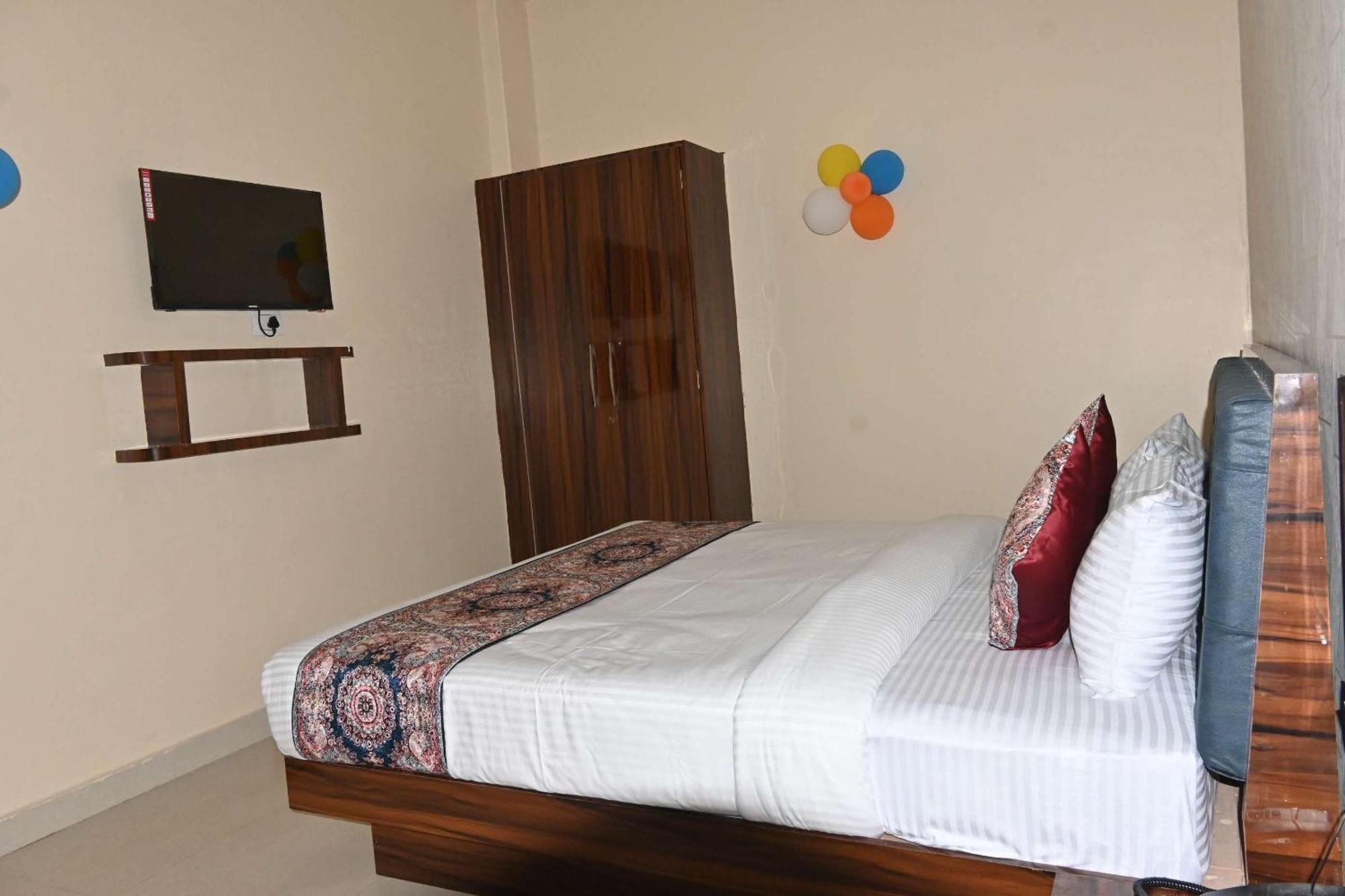 Gk Hotel And Restaurant Varanasi Exterior photo